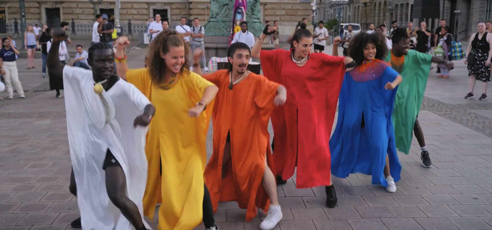 Flashdance - Transcultural dance pedagogy in public spaces